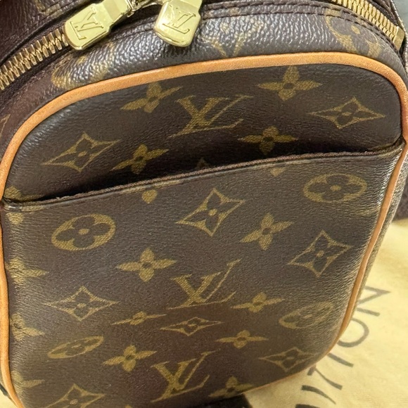 Authentic Louis Vuitton belt bum bag. Great condition monogram - Picture 5 of 11